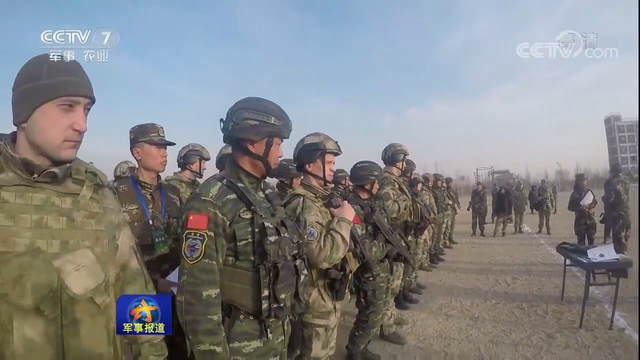 战斗民族用的习惯吗？中俄反恐演练俄队员试射95步枪