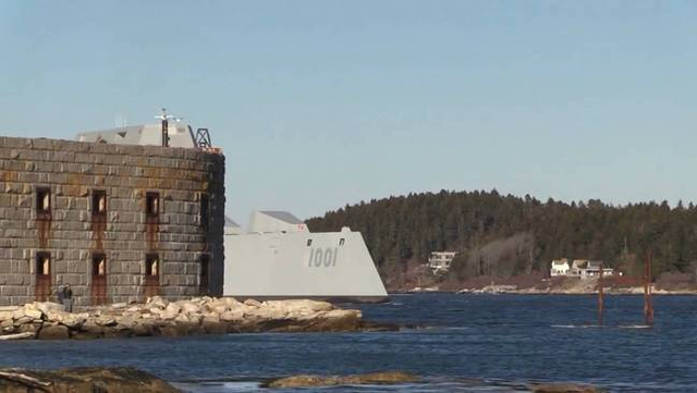 055加油！美朱姆沃尔特大驱二号舰进行首次海试