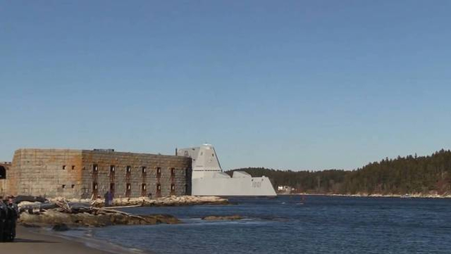 055加油！美朱姆沃尔特大驱二号舰进行首次海试