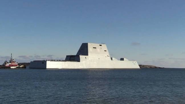 055加油！美朱姆沃尔特大驱二号舰进行首次海试