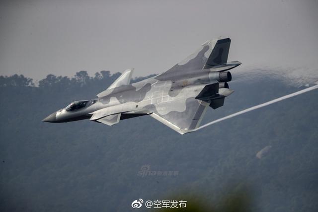 俯拍?中国空军发布歼20猛照