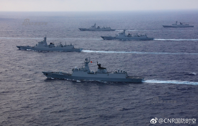 不是宅男!辽宁舰大编队亮剑西太首在岛链外起降歼15