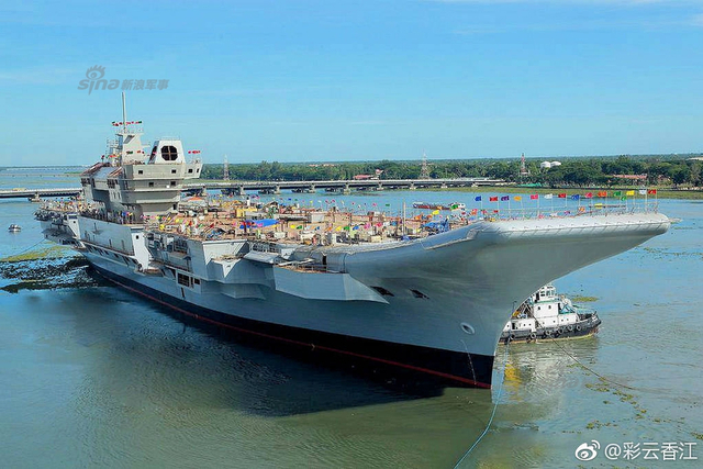 印度国产航母第三次下水盛况