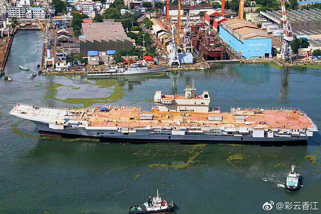 甭想追上中国001A！印度航母第三次下水还这样