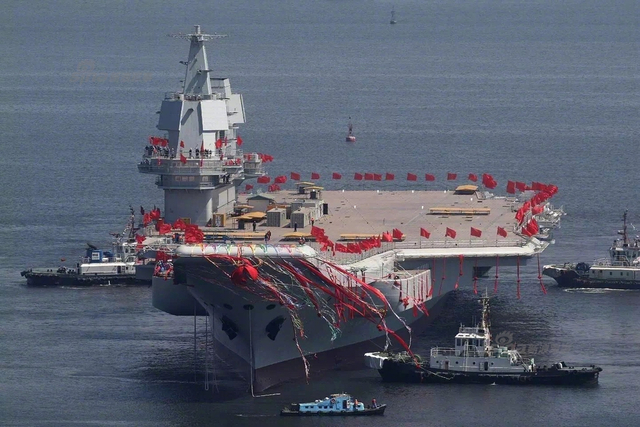 甭想追上中国001A！印度航母第三次下水还这样