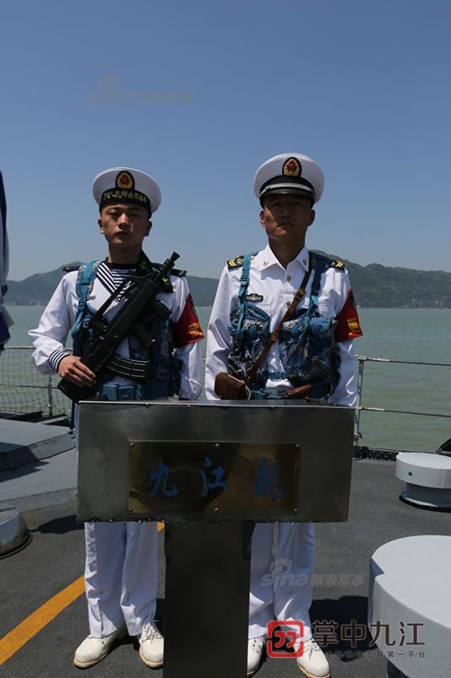 一波齐射摧毁岸防阵地！中国唯一火力支援舰将退役