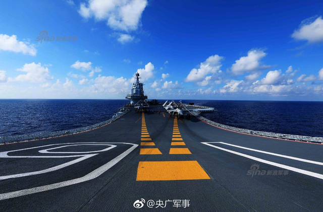 访港慑台收获满满！辽宁舰编队返回青岛航母港