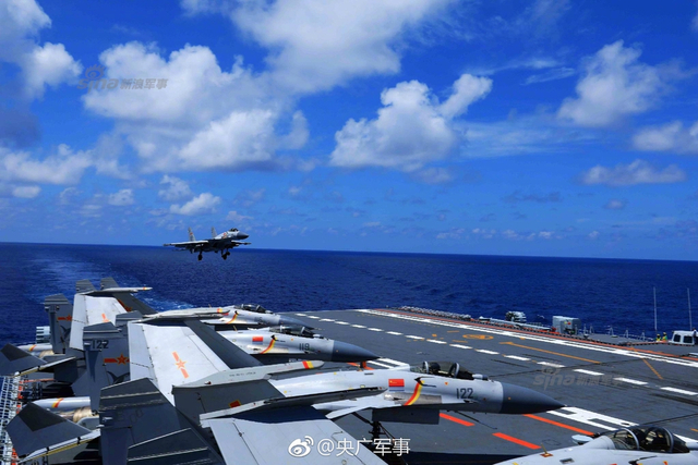 访港慑台收获满满！辽宁舰编队返回青岛航母港