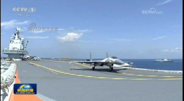 辽宁舰亮相南海大阅兵 歼15起飞接受检阅！