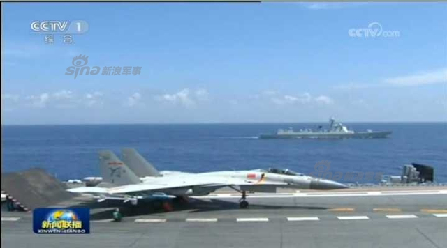 辽宁舰亮相南海大阅兵 歼15起飞接受检阅！