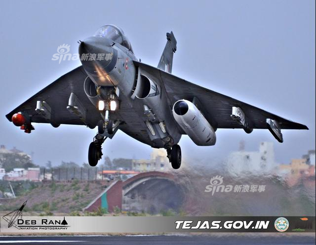 歼10都几百架了！印度第9架量产型LCA战机首飞