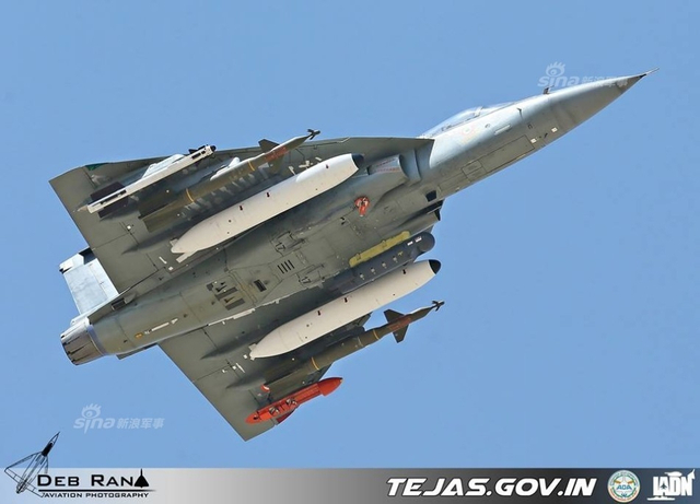 歼10都几百架了！印度第9架量产型LCA战机首飞