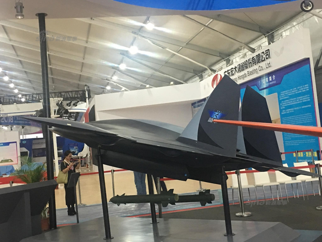 中国版黑鸟？我神秘飞机亮相 隐形喷口比歼20更高级