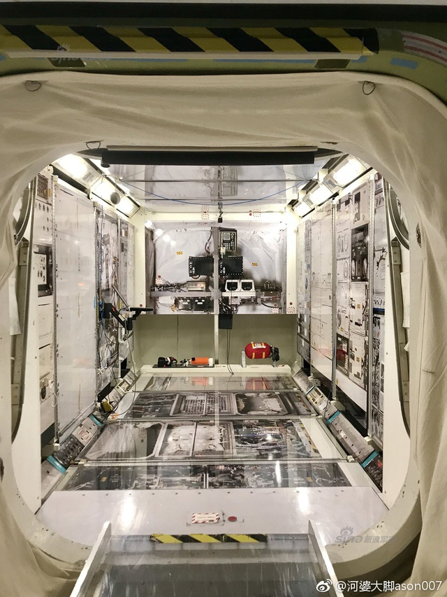 伊万卡参观休斯顿约翰逊航天中心 被俄宇航员表白