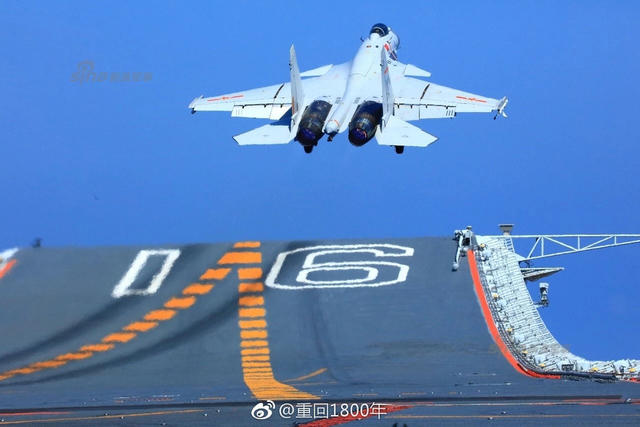不是宅男!辽宁舰大编队亮剑西太首在岛链外起降歼15
