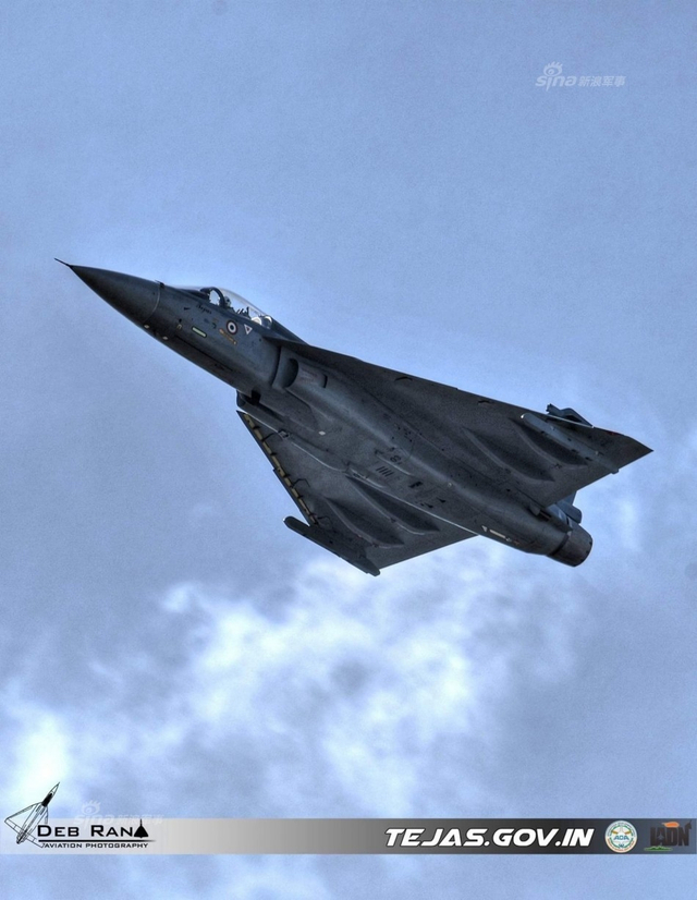 歼10都几百架了！印度第9架量产型LCA战机首飞