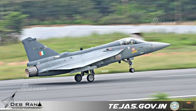 歼10都几百架了！印度第9架量产型LCA战机首飞