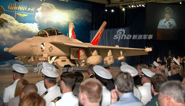 澳大利亚EA-18G参加红旗军演出乱子:冲出跑道重伤