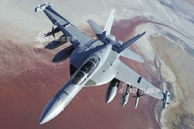 澳大利亚EA-18G参加红旗军演出乱子:冲出跑道重伤