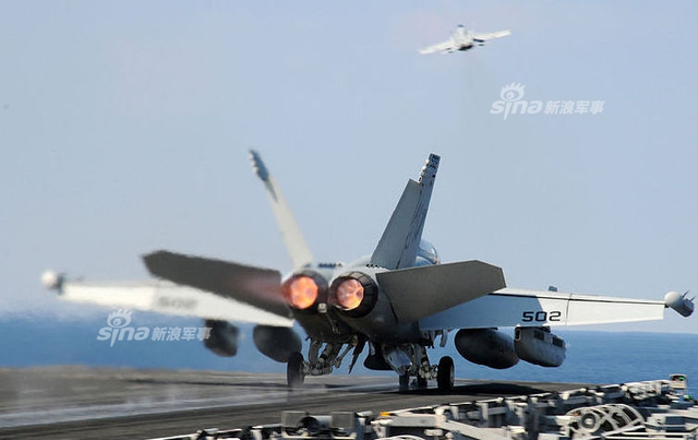 澳大利亚EA-18G参加红旗军演出乱子:冲出跑道重伤