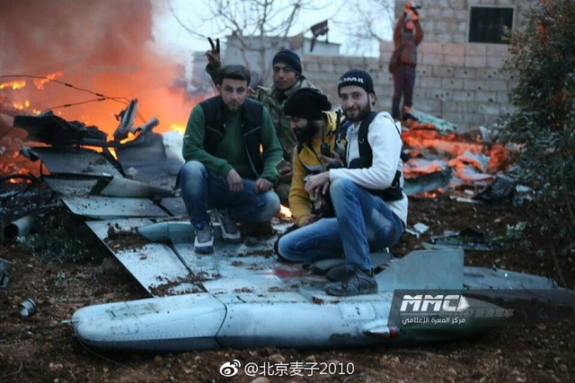 俄一架苏25战机在叙被击落 飞行员跳伞后战斗至死