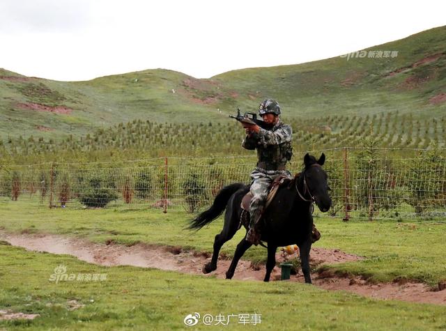 中国骑兵练兵海拔4200米高原