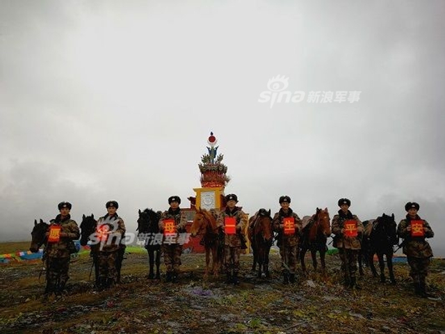 骑兵连进攻！解放军76集团军骑兵雪域高原巡逻