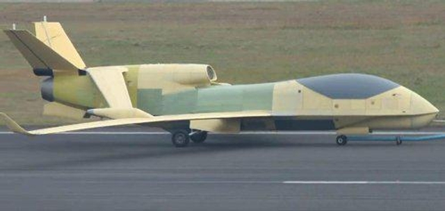 亮杀器!中印洞朗对峙时日喀则机场卫星图曝光