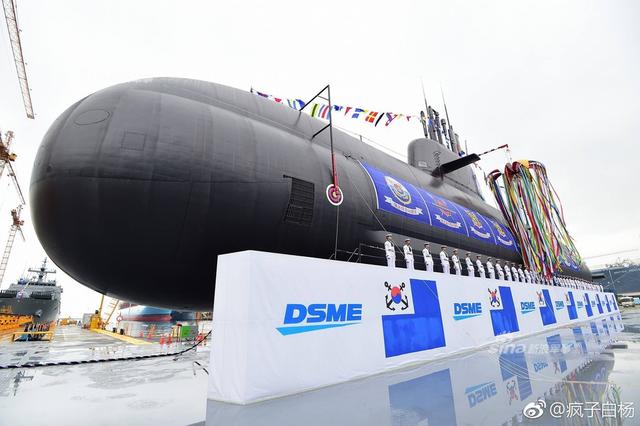 韩国最新型潜艇下水 韩国总统亲自到场