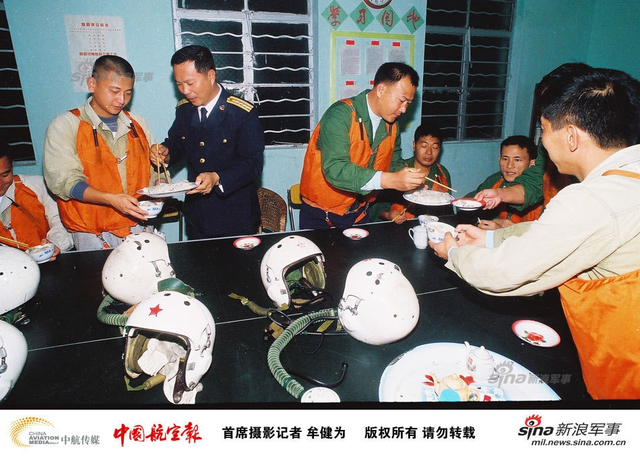 中美南海撞机事件17周年:中方搜救珍贵照片曝光