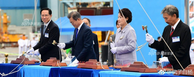 韩国最新型潜艇下水 韩国总统亲自到场