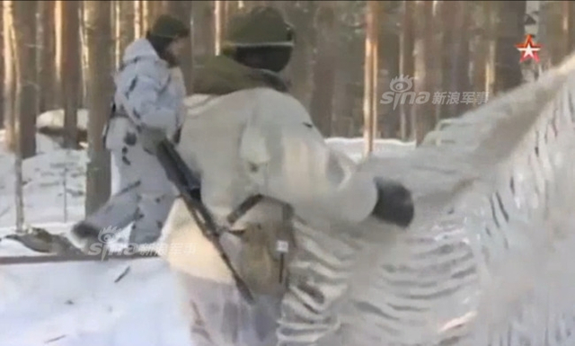 东风41也这样吗?俄军亚尔斯战略导弹装填过程