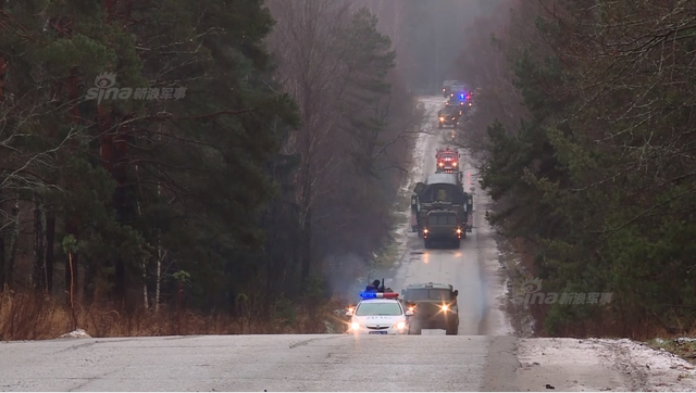 东风41也这样吗?俄军亚尔斯战略导弹装填过程