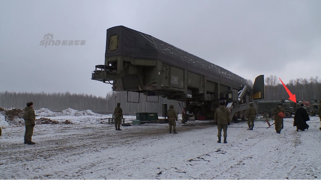 东风41也这样吗?俄军亚尔斯战略导弹装填过程