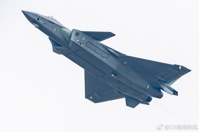 威龙啸九天！我军歼20战机备战航展秀惊人机动