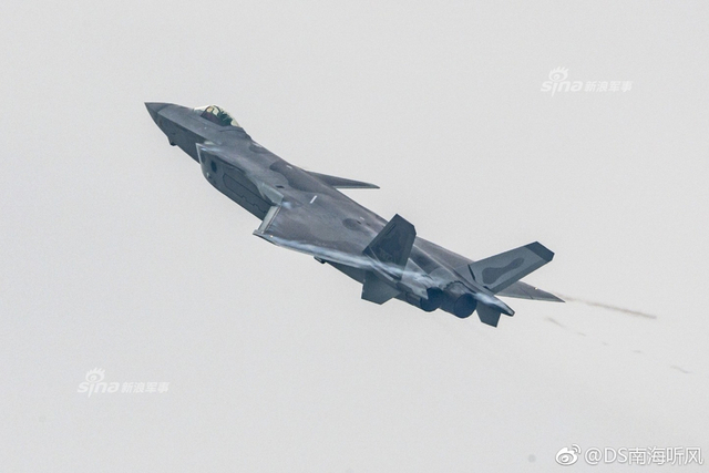 威龙啸九天！我军歼20战机备战航展秀惊人机动