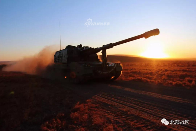 老少齐上阵！我陆军新老自行榴弹炮一同亮剑沙场