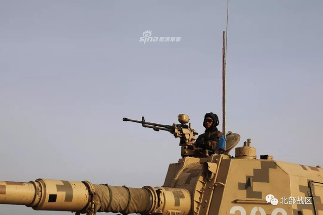 老少齐上阵！我陆军新老自行榴弹炮一同亮剑沙场