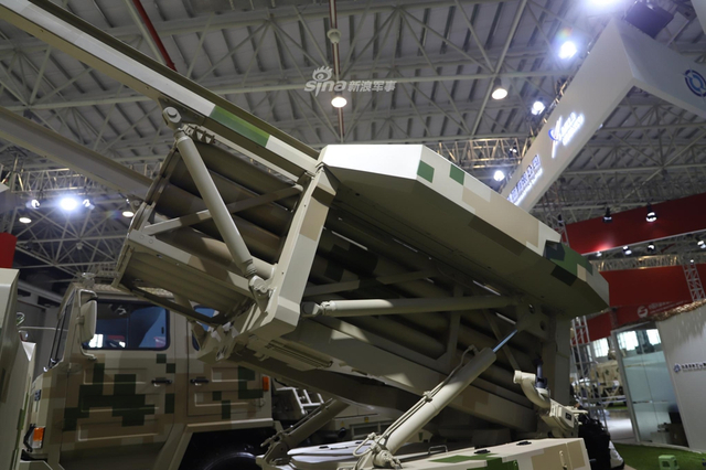 反舰导弹是常客!中国SR5模块化火箭炮展示制导弹药