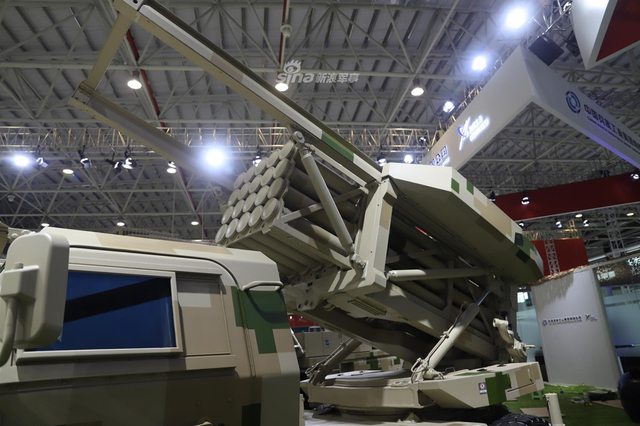 反舰导弹是常客!中国SR5模块化火箭炮展示制导弹药