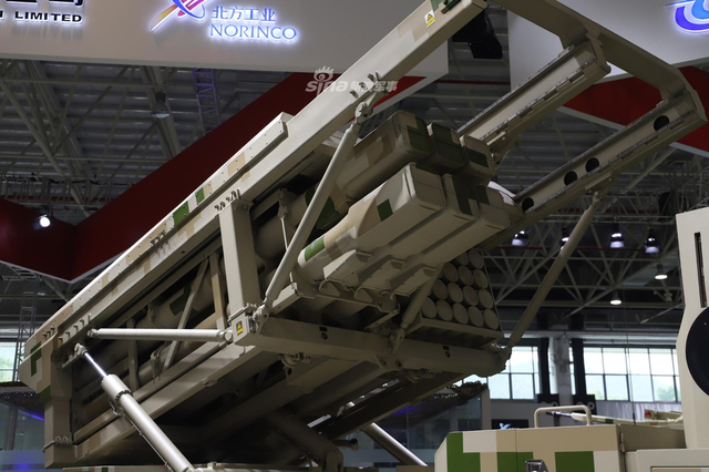 反舰导弹是常客!中国SR5模块化火箭炮展示制导弹药