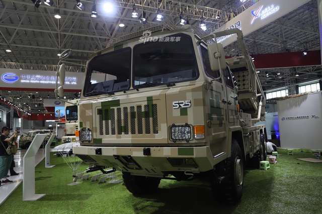 反舰导弹是常客!中国SR5模块化火箭炮展示制导弹药