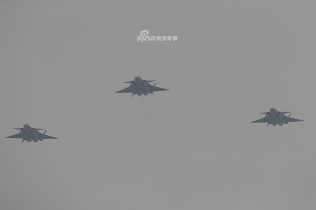 威龙亮剑珠海!中国空军歼20战机编队训练为航展预热