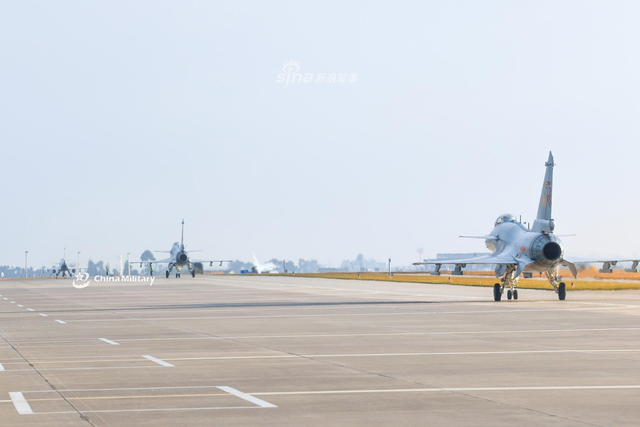 新年新气象!我空军红鹰旅歼10C携挂PL10开训即亮剑