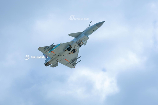 新年新气象!我空军红鹰旅歼10C携挂PL10开训即亮剑
