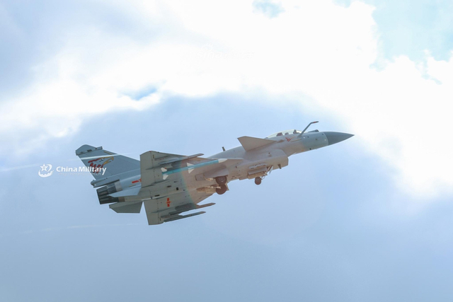 新年新气象!我空军红鹰旅歼10C携挂PL10开训即亮剑