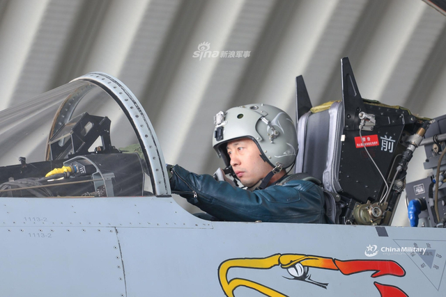 新年新气象!我空军红鹰旅歼10C携挂PL10开训即亮剑