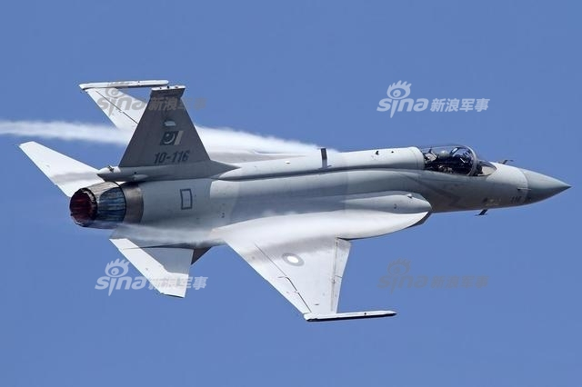 老朋友来捧场！巴铁空军枭龙战机抵达珠海机场