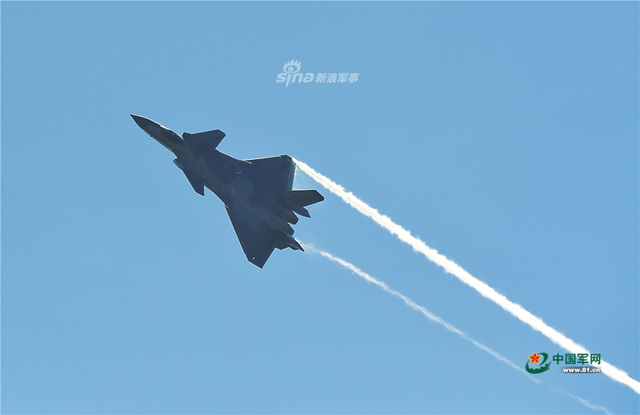何时换装矢量航发？我歼20双机编队航展亮威风