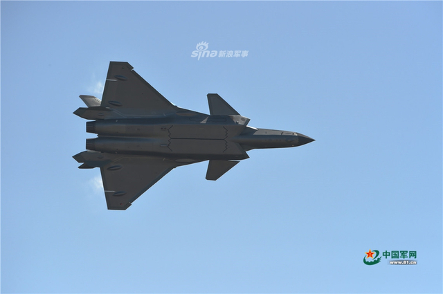 何时换装矢量航发？我歼20双机编队航展亮威风